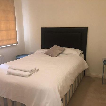 Lovely 2 Bedroom 2 Baths Flat With Free Parking Basingstoke Luaran gambar