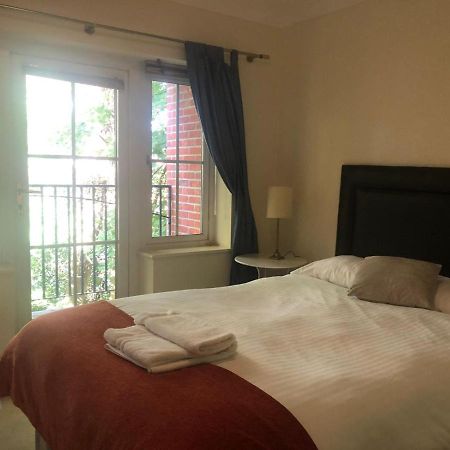 Lovely 2 Bedroom 2 Baths Flat With Free Parking Basingstoke Luaran gambar
