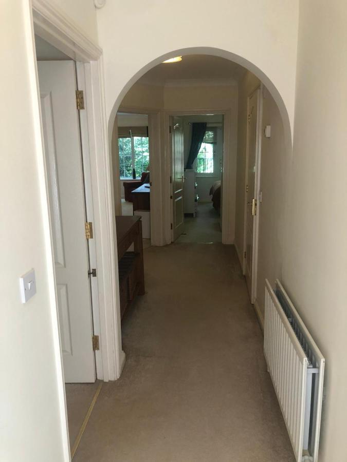 Lovely 2 Bedroom 2 Baths Flat With Free Parking Basingstoke Luaran gambar