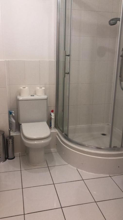 Lovely 2 Bedroom 2 Baths Flat With Free Parking Basingstoke Luaran gambar