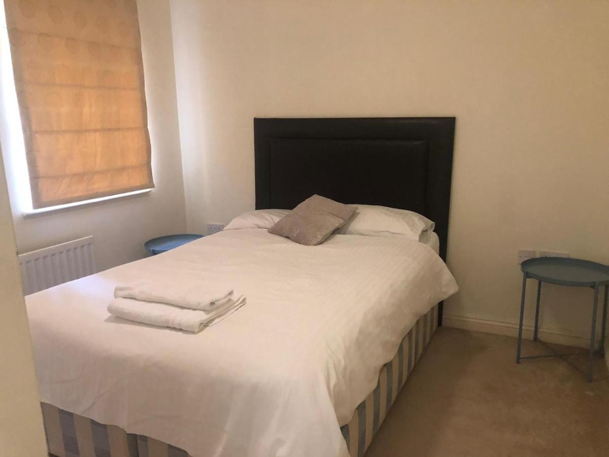 Lovely 2 Bedroom 2 Baths Flat With Free Parking Basingstoke Luaran gambar